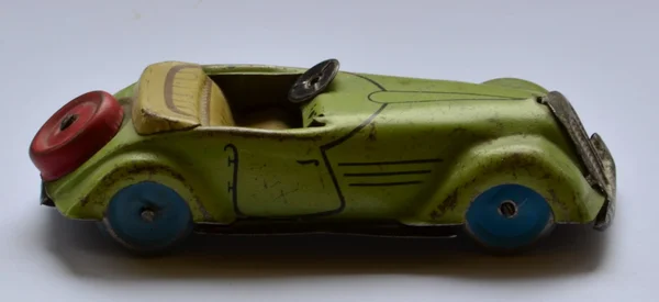 Izolované zelený kabriolet hračka na bílém pozadí — Stock fotografie