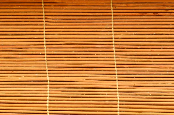 Textura cortina de bambu. Sunblind de bambu com pontos brancos — Fotografia de Stock