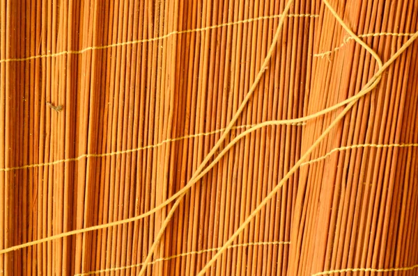 Tekstur tirai bambu. Bambu sunblind dengan jahitan putih — Stok Foto