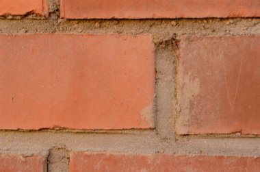 Kırmızı tuğla duvar. Gri güçlü boşluklar ile portre