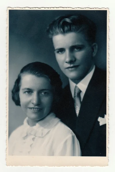 A young couple - vintage photo. Photo was taken in photo studio in Hodonin (the Czech Republic). The thirties — стокове фото