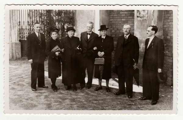 Группа людей - винтажное фото 30-х годов — стоковое фото