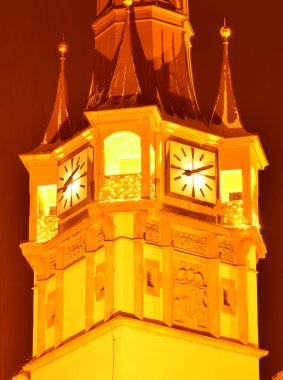 Noel aydınlatma ve eski Saat Kulesi.