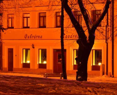Rüya gibi bir kış gece kasabada aydınlatma