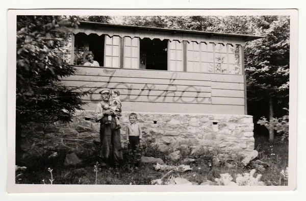 Vintage photo shows the small children with their grandfather, circa 1941. — Stock Fotó