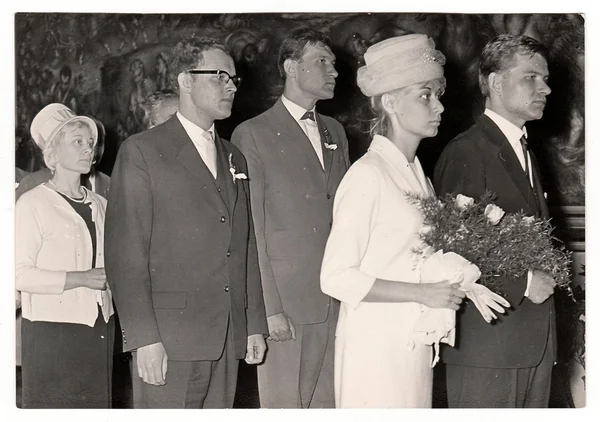 A vintage photo shows wedding ceremony, circa 1965. — Stock Photo, Image