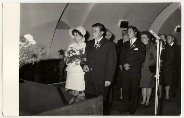 A vintage photo shows wedding ceremony, circa 1970. — Fotografia de Stock
