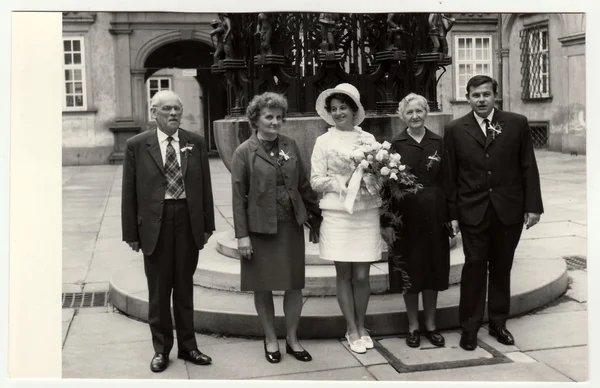 Una foto vintage muestra la foto de la boda, alrededor de 1970 . — Foto de Stock
