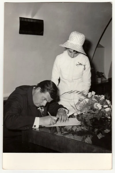 A vintage photo shows wedding photo (signaturing after wedding ceremony), circa 1970. — ストック写真