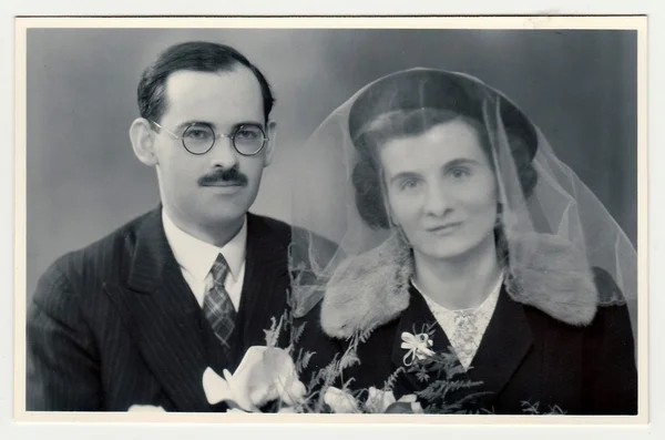 A vintage photo shows wedding  portrait of newly-weds, circa 1935. — Stok fotoğraf