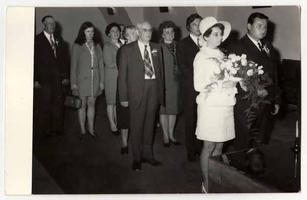 A vintage photo shows wedding ceremony, circa 1970. — Fotografia de Stock