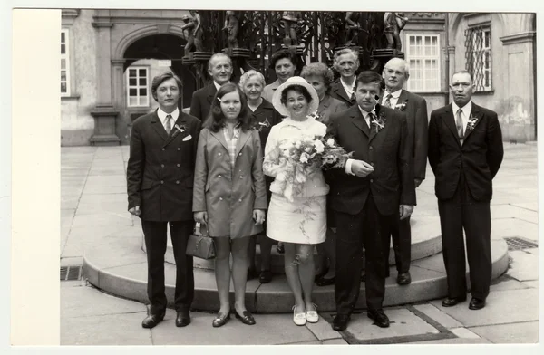 Una foto vintage muestra la foto de la boda, alrededor de 1970 . — Foto de Stock