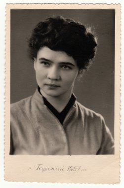 Vintage bir genç kadının portresi.