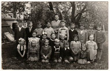 Vintage Fotoğraf sınıf öğretmeni (yaklaşık 10 yaşında) gösterir