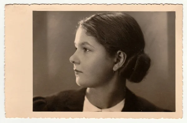 Retrato vintage de uma jovem mulher — Fotografia de Stock