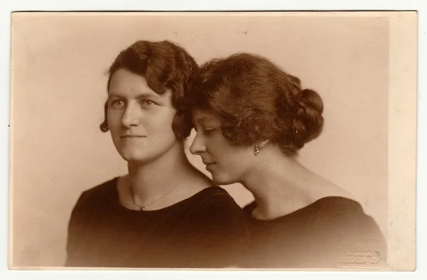 Retrato vintage de mujer. Tema soñador y misterioso . — Foto de Stock