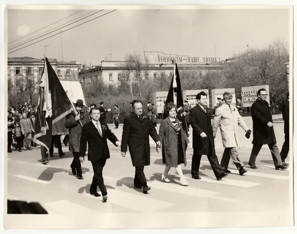 Vintage photo show people celebrate May Day (Giornata internazionale dei lavoratori ). — Foto Stock