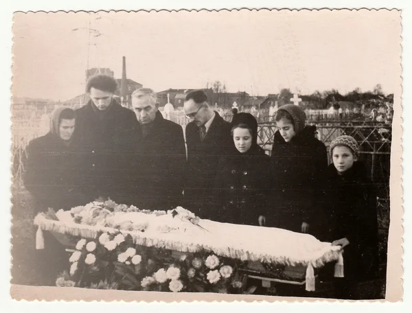 Vintage photo montre grives de famille sur les défunts . — Photo