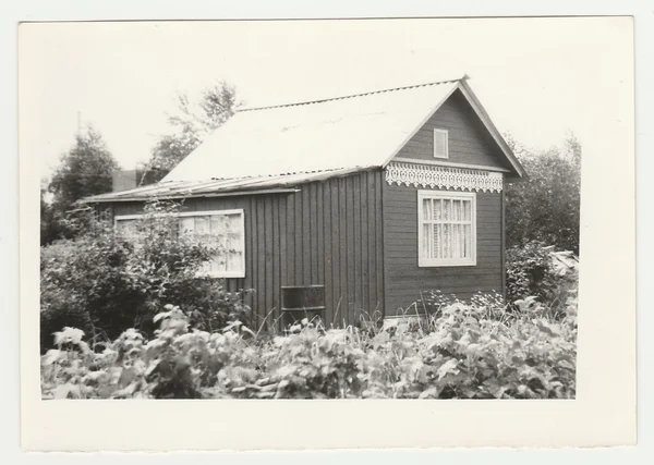 Foto vintage muestra una cabaña de jardinería. Foto en blanco y negro . —  Fotos de Stock