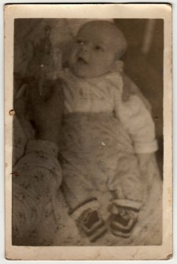Çekoslovak Sosyalist Cumhuriyeti - 1960'larda yaklaşık: Vintage fotoğraf gösterileri erkek bebek.