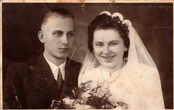 Vintage photo of newlyweds. — Stock Photo, Image