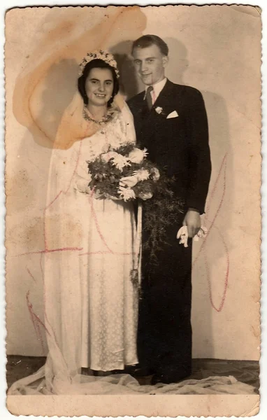 Vintage photo of newlyweds — Stock Photo, Image