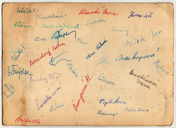 Baksidan av vintage foto visar signaturer. — Stockfoto