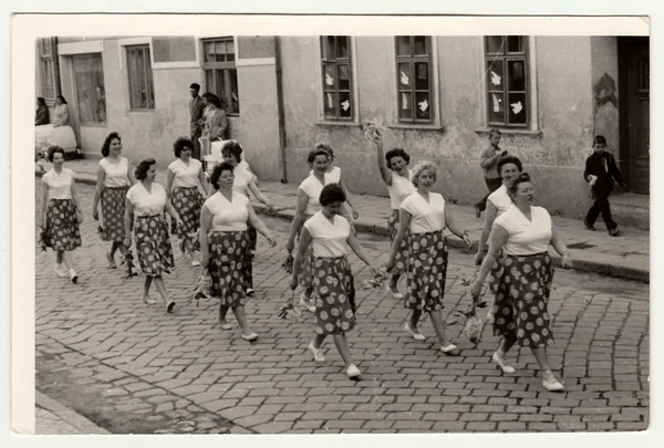 Vintage photo shows women prepare to Spartakiada.  Spartakiada - a prezentation of health and prosperity of the socialist and communist regime. — Stock Photo, Image