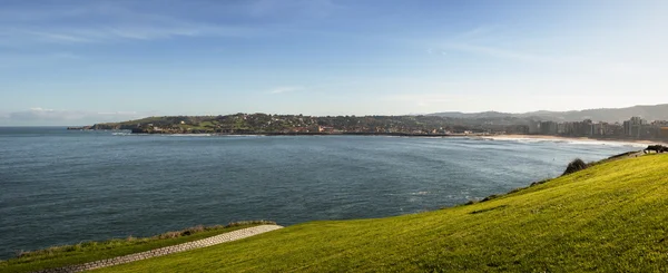 Ocean and Grass  Pan View of Gijon — Stock Photo, Image