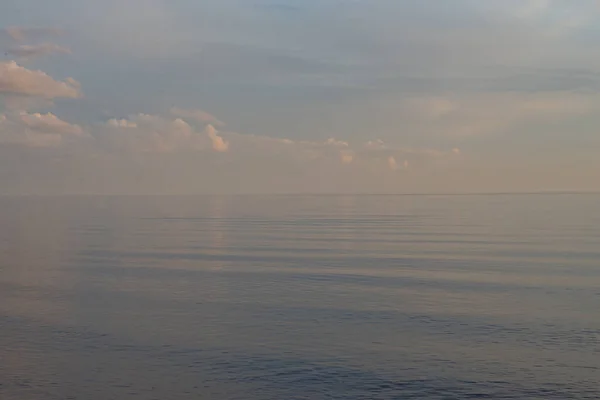 Wybrzeże Bałtyckiej Plaży Morskiej Skałami Wydmami Pod Chmurami — Zdjęcie stockowe