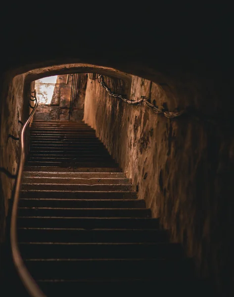 Сходи Тунелю Сяє Золоте Сонце Драматичне Відчуття Гіюмаа Естонія — стокове фото