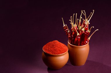 Kırmızı kil tencere soğuk soğuk toz