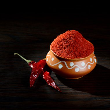 Kil pot kırmızı soğuk soğuk toz