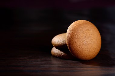 Lezzetli kremalı bisküviler, çikolata kremalı bisküviler. Çikolata kremalı kurabiye. Kahverengi çikolatalı bisküviler..