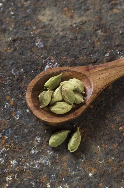 Cardamom Pods Wooden Spoon Textured Background — Stock Photo, Image