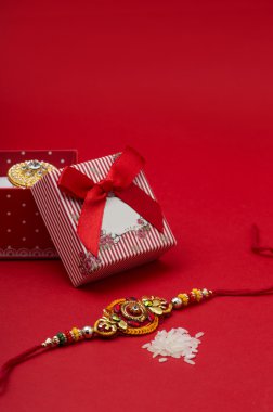 Hint Festivali: Serdar ve Hediyelik Raksha Bandhan arka plan