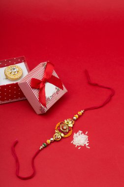 Hint Festivali: Serdar ve Hediyelik Raksha Bandhan arka plan