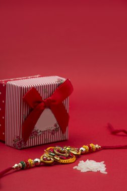 Hint Festivali: Serdar ve Hediyelik Raksha Bandhan arka plan