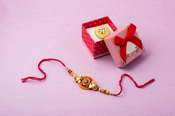 Hint Festivali: Serdar ve Hediyelik Raksha Bandhan arka plan