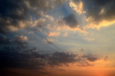 Bulutlu güzel gökyüzü