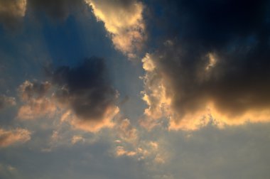 Bulutlu güzel gökyüzü