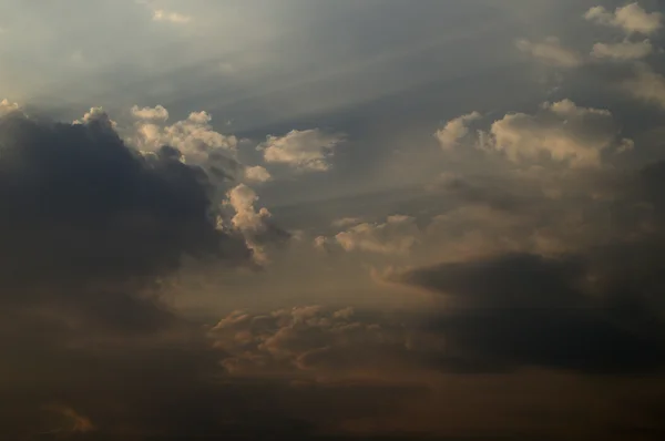 Beau ciel avec des nuages — Photo