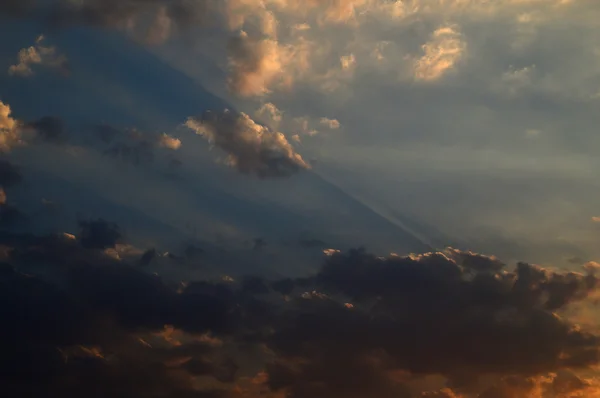 Beau ciel avec des nuages — Photo