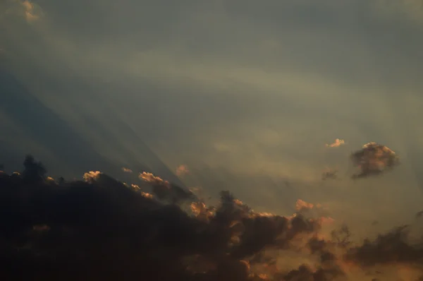 Mooie lucht met wolken — Stockfoto