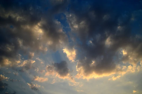 Hermoso cielo con nubes — Foto de Stock
