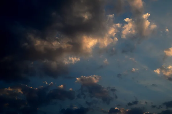 Céu bonito com nuvens — Fotografia de Stock