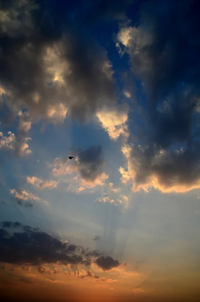 Mooie lucht met wolken — Stockfoto