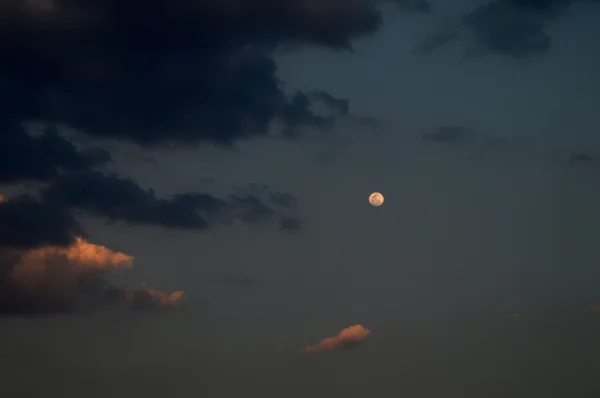 Beautiful sky with clouds — Stock Photo, Image