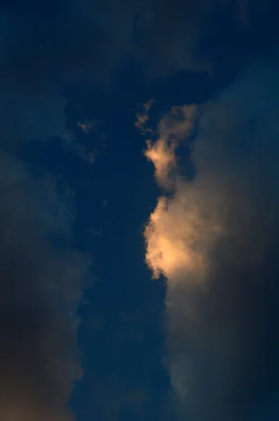 Hermoso cielo con nubes — Foto de Stock