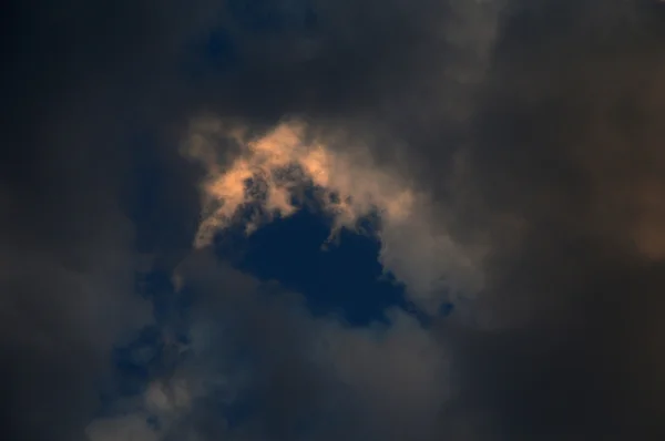 Bulutlu güzel gökyüzü — Stok fotoğraf